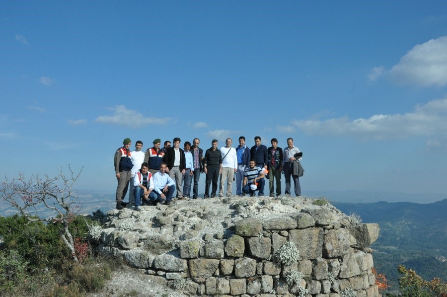 vali bektas gordes in turizm degerlerinden sahinkaya yi inceledi