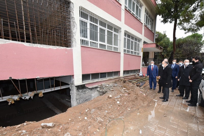 vali karadeniz akhisar ilcesinde incelemelerde bulundu