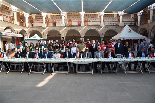 Vali Karadeniz, ‘Gönüllüler Sahada’ Projesi Tanıtım Toplantısına Katıldı