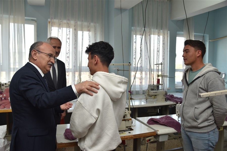 Vali Karadeniz Sarıgöl ve Kula İlçelerini Ziyaret Etti