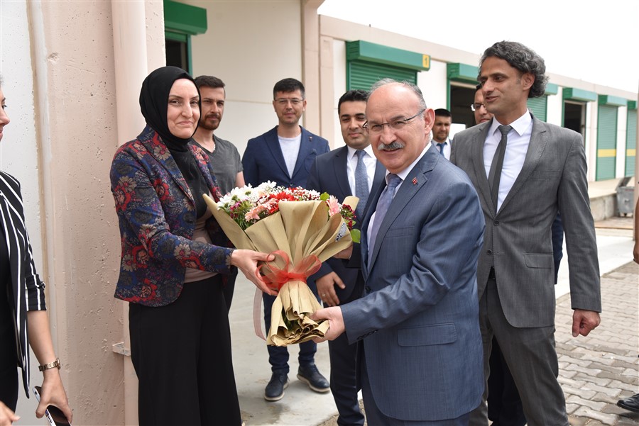Vali Karadeniz Demirci İlçesini Ziyaret Etti
