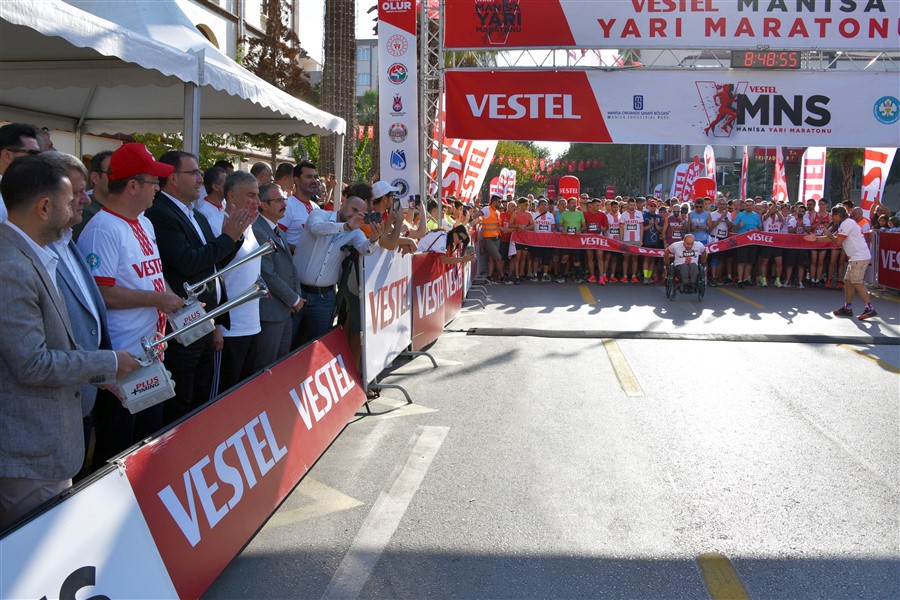 2. Uluslararası Vestel Manisa Yarı Maratonu Koşuldu  